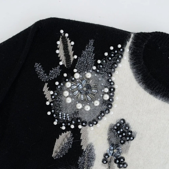 Vintage Angora Elegant Black and White Floral Sweater - Picture 13 of 13